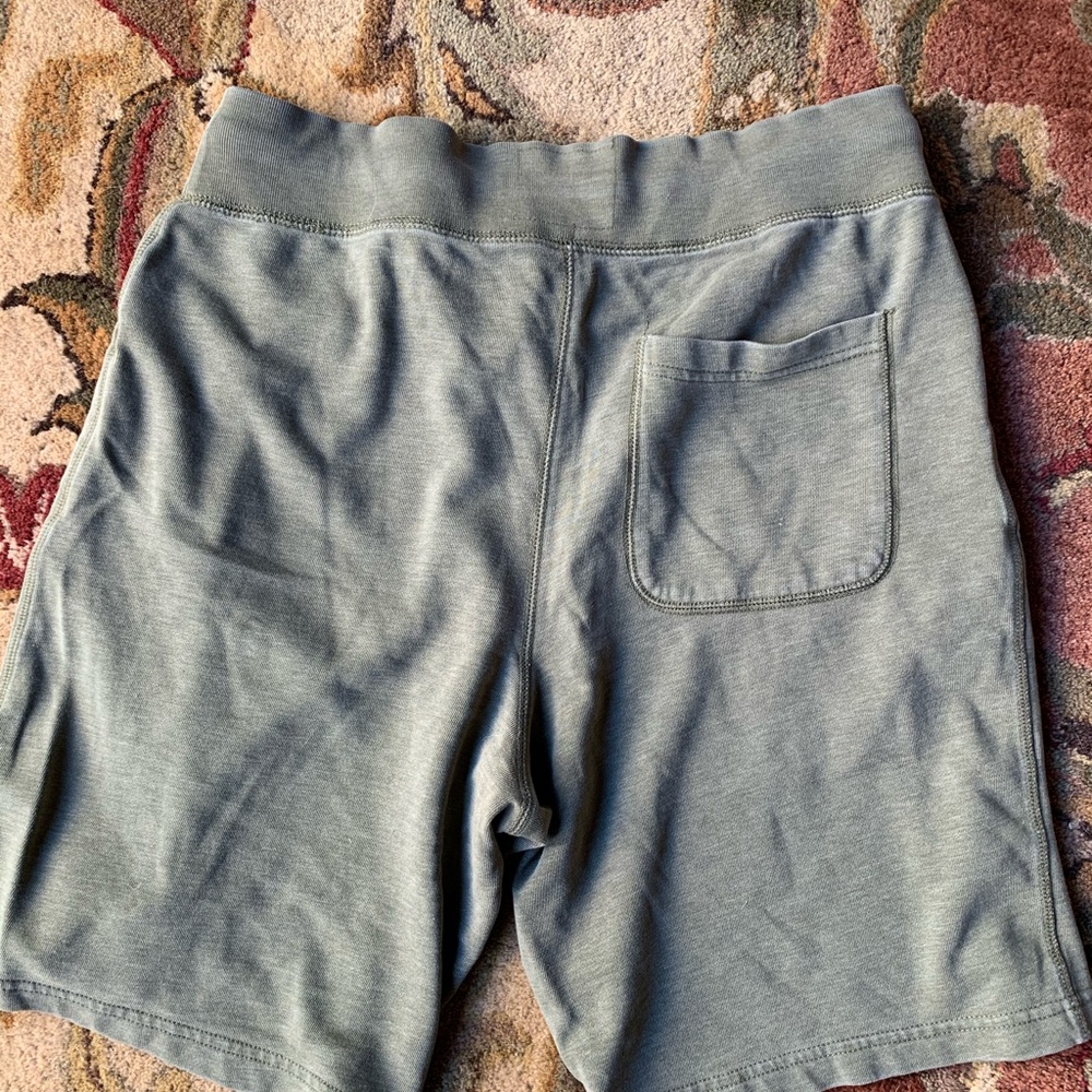 Men’s Old Navy Green Athletic Shorts - Picture 3 of 3